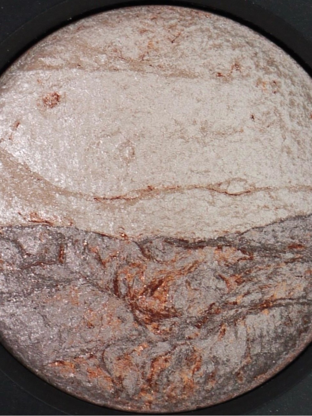 MAC Mineralize Eyeshadow - FAMILY SILVER - Picture 2 of 9